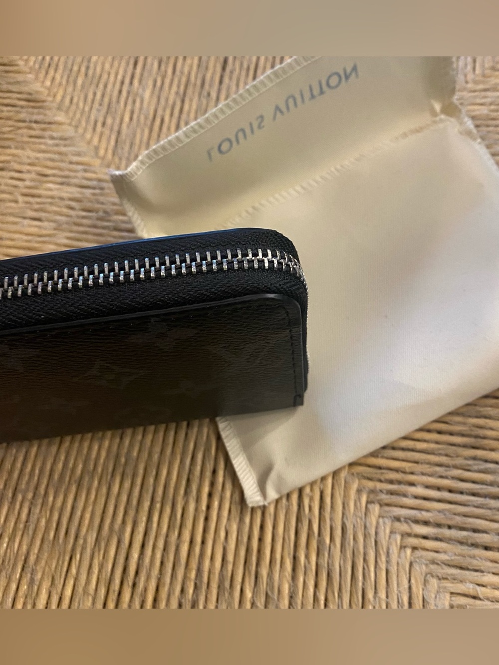 Louis Vuitton Black Monogram Zip Around Card Wallet - Picture 2 of 7